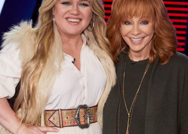 Reba McEntire esnoba hilariamente Kelly Clarkson