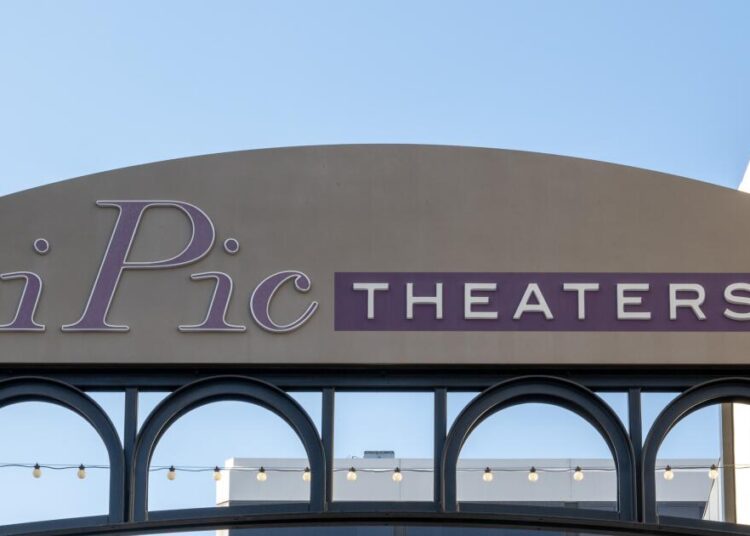 Rede de cinemas iPic pede falência, Capítulo 11, locais na Califórnia serão fechados