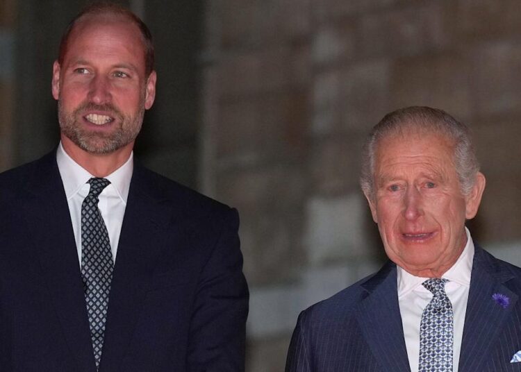 Rei Carlos III supostamente 'se preparando' para entregar o trono real ao príncipe William nos próximos 12 meses