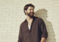 Rising Country Voice McCoy Moore compartilha nova música agradecida “Prayin' For Me”