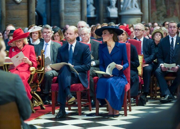 Royals se reúnem após a prisão de Andrew