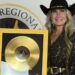 Sandee June, nativa de Santa Fé, ganha prêmio de rádio do Texas | Entretenimento