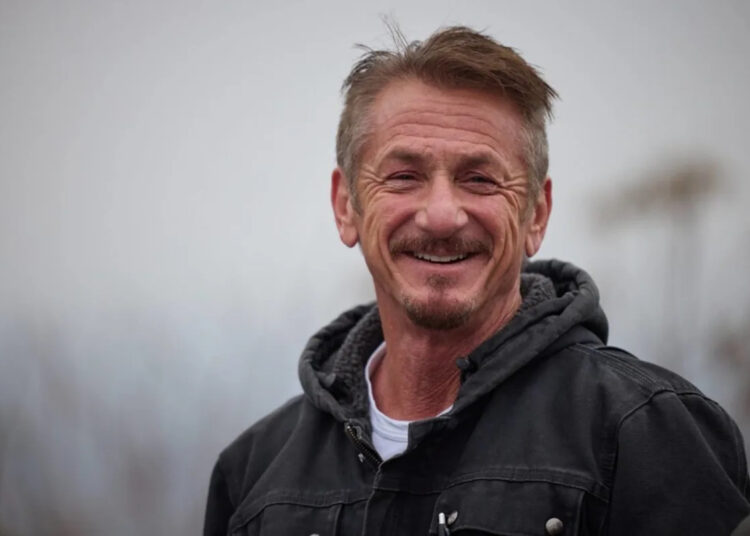Sean Penn recebe 'Oscar' especial na Ucrânia depois de não receber o Oscar
