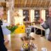 Será que um poltergeist real quebrou este vaso que o rei levou para The Repair Shop da BBC One?