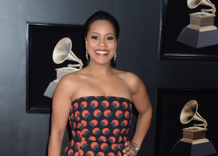 Sheinelle Jones lançará livro 'Through Mom's Eyes' em 14 de abril
