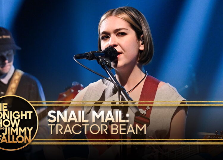 Snail Mail compartilha nova música “Tractor Beam”, performance de ‘Fallon’