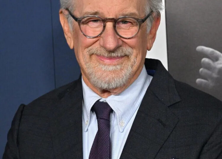 Steven Spielberg quebra o silêncio sobre o polêmico comentário sobre a ópera de Timothée Chalamet com Piercing Jab