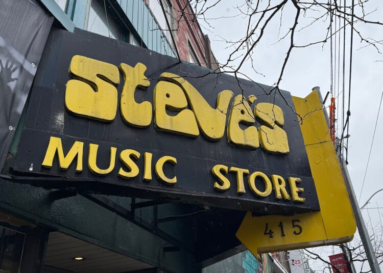 Steve's Music Store em Toronto abre suas portas pela última vez
