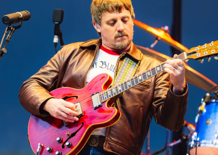 Sturgill Simpson lança novo álbum ‘Mutiny After Midnight’ mais cedo