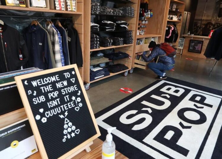 Sub Pop abre nova loja à beira-mar após fechamento do aeroporto | Entretenimento