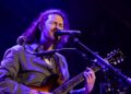 Surfando no tubo: Hozier faz covers dos Beatles; Dominic Fike compartilha novo videoclipe; Elenco de Talvez Final Feliz Jogue NPR Tiny Desk