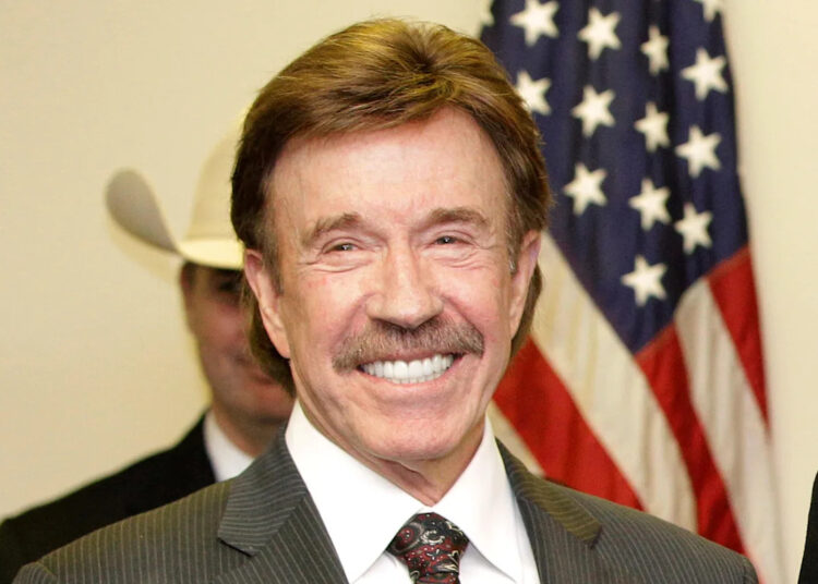 Sylvester Stallone, Jean-Claude Van Damme, Lee Majors e outros reagem à morte de Chuck Norris