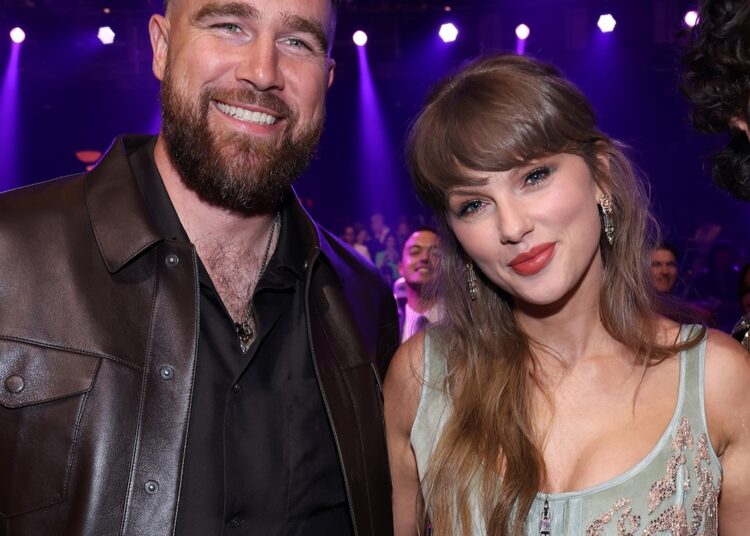 Taylor Swift e Travis Kelce no iHeartRadio Music Awards 2026