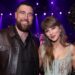 Taylor Swift e Travis Kelce no iHeartRadio Music Awards 2026