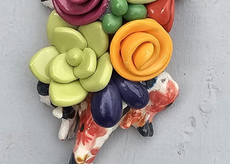 Terapeuta local transforma o amor pelo artesanato em um pequeno negócio de arte