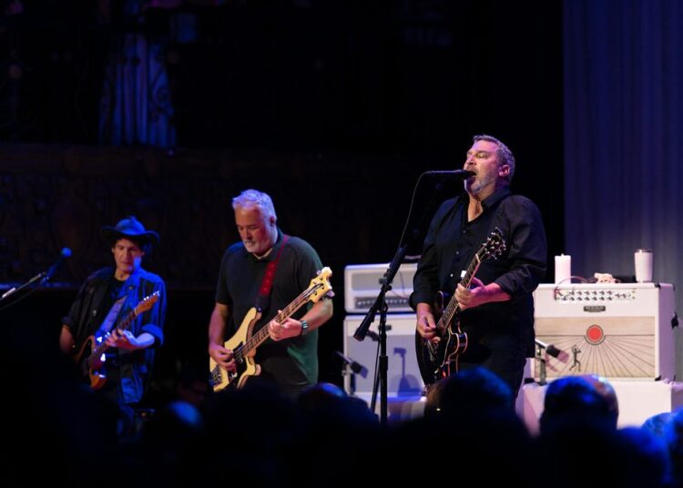 The Afghan Whigs compartilham novo single emocionante “House Of I”