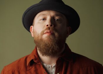 The Friday Finest Five: Nostalgia, ex-namorados malucos e desgosto aparecem nas melhores novas músicas country desta semana