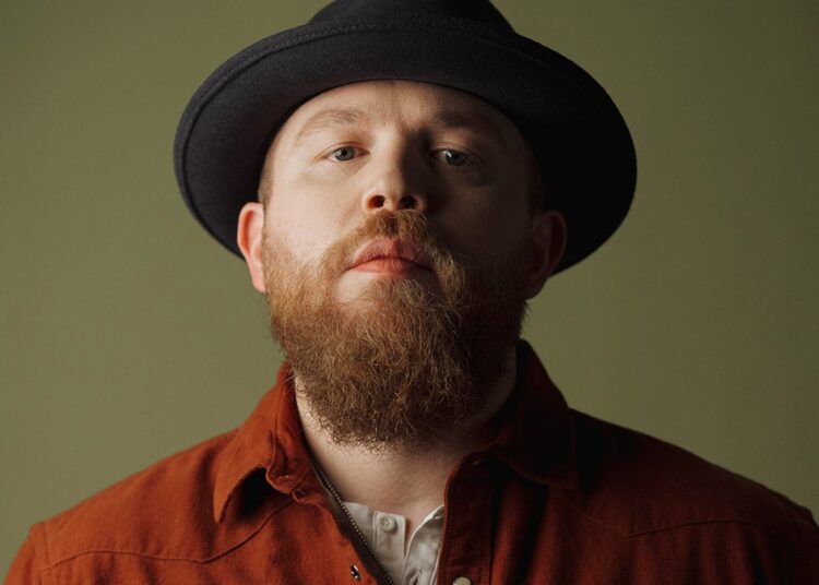 The Friday Finest Five: Nostalgia, ex-namorados malucos e desgosto aparecem nas melhores novas músicas country desta semana
