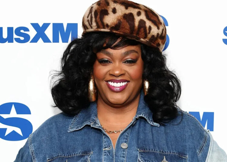 TikToker precisa de ajuda para devolver as fotos do bebê de Jill Scott após descoberta viral