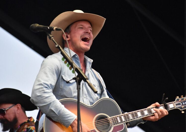 Turnpike Troubadours oferecem novas datas para a turnê de 2026