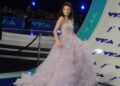 Uma década depois, o grande sucesso de Lorde, 'Royals', atinge 1 bilhão de visualizações no YouTube