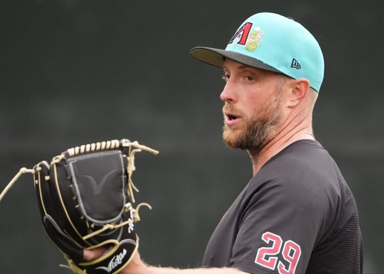 Veterano importante dos D-backs para iniciar o primeiro treinamento de primavera contra Royals