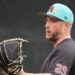 Veterano importante dos D-backs para iniciar o primeiro treinamento de primavera contra Royals