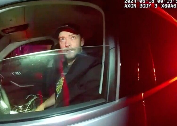 Vídeo da polícia mostra Justin Timberlake perturbado durante testes de sobriedade