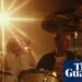 'Você tem que ser capaz de rir de si mesmo': Jamie Oliver estrela o vídeo do The Jamie Oliver Petrol Station da CMAT | CMAT