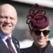 Zara Tindall é a anti-princesa Anne nas corridas de Cheltenham