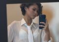 Zendaya usa blusa branca transparente com bralette durante a turnê de imprensa de ‘The Drama’