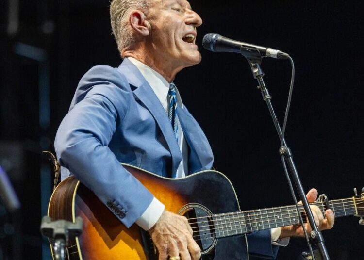 10 minutos nos bastidores com Lyle Lovett no Stagecoach