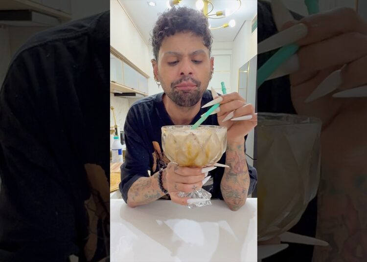 Voltei com o cafe gelado e fofocas #cafegelado #icedcoffee #fofoca #fyp