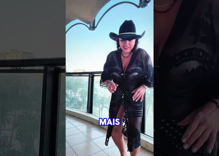 ROBERTA MIRANDA SURGE COLADINHA COM O NAMORADO E IGNORA CRÍTICAS! #fofoca #celebridades #famosos