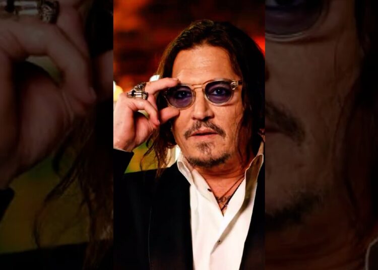 Johnny Depp anunciou oficialmente seu relacionamento #famosos2025 #curiosidades #hollywood #brasil