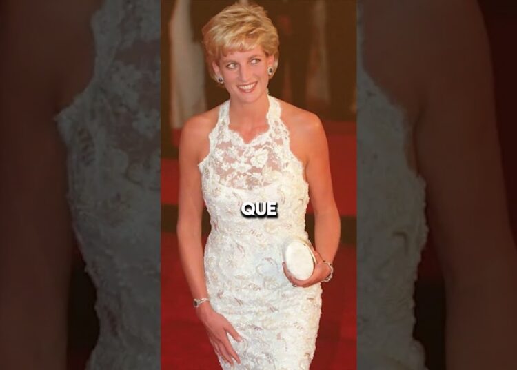O dia que mudou a realeza 😢👑#PrincessDiana #RoyalHistory #Shorts