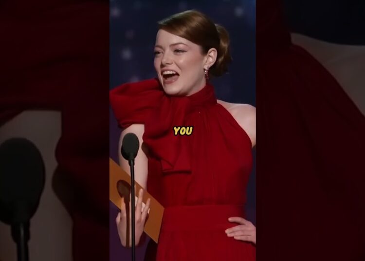 Crowd Goes Silent as Emma Stone Nervously Announces the Winner 😮✨ #oscars #winner #entertainment