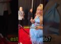 Ela fez estrelas assinarem a lente! #curiosidades #sabrinacarpenter #noticias #brazil