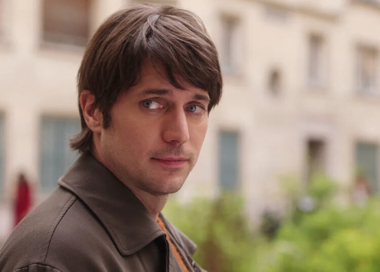 6ª temporada de 'Emily in Paris': Lucas Bravo provoca o reacender do romance