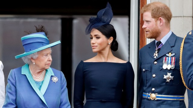 A Rainha Elizabeth não falaria com o Príncipe Harry sem uma testemunha - Fontes
