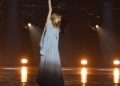A cantora canadense Céline Dion retorna às raízes francesas com a nova música 'Dansons'