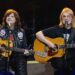 A cantora do Indigo Girls, Emily Saliers, é diagnosticada com dois distúrbios que afetam sua voz: ‘Não há cura’