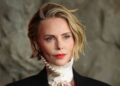 A complicada vida familiar de Charlize Theron depois que a mãe matou o pai a tiros – Celebrity News – Entretenimento