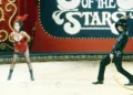 A estrela da novela Tracy Bregman e Jamie Lee Curtis sentados um ao lado do outro, mais de 30 anos depois de se conhecerem no “Circus of the Stars”