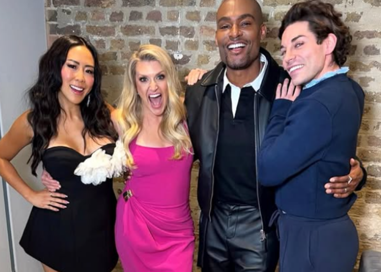A estrela de Celebs Go Dating provoca 'extremamente em breve' enquanto os fãs aguardam uma nova série