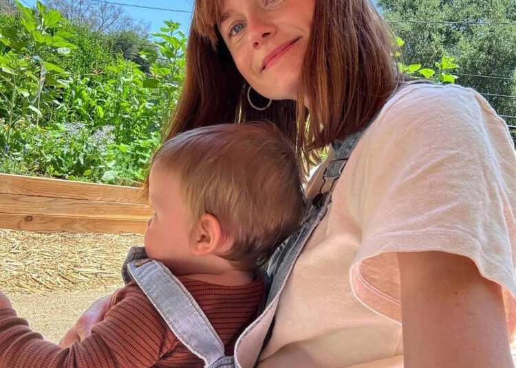 A estrela de “Harry Potter” Bonnie Wright está grávida, esperando o bebê nº 2 com o marido Andrew Lococo