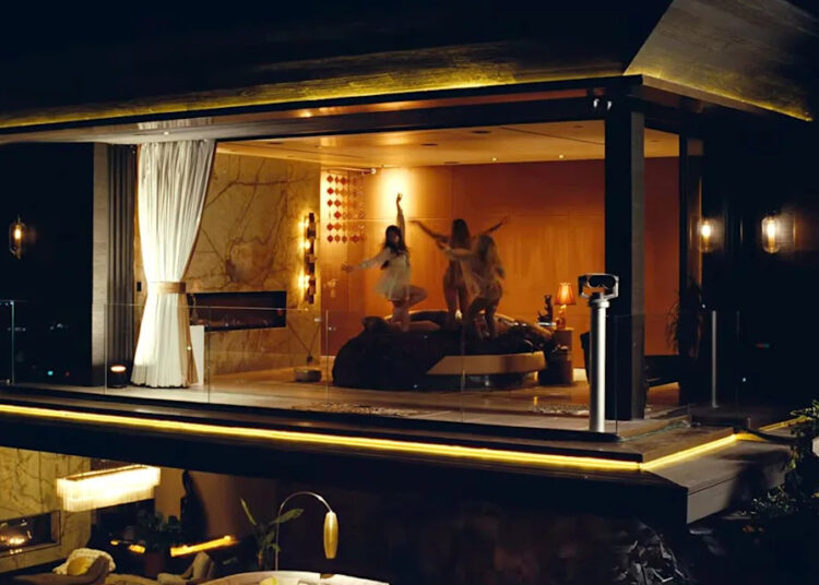 A mansão 'House Tour' de Sabrina Carpenter em Los Angeles está à venda por US $ 37 milhões