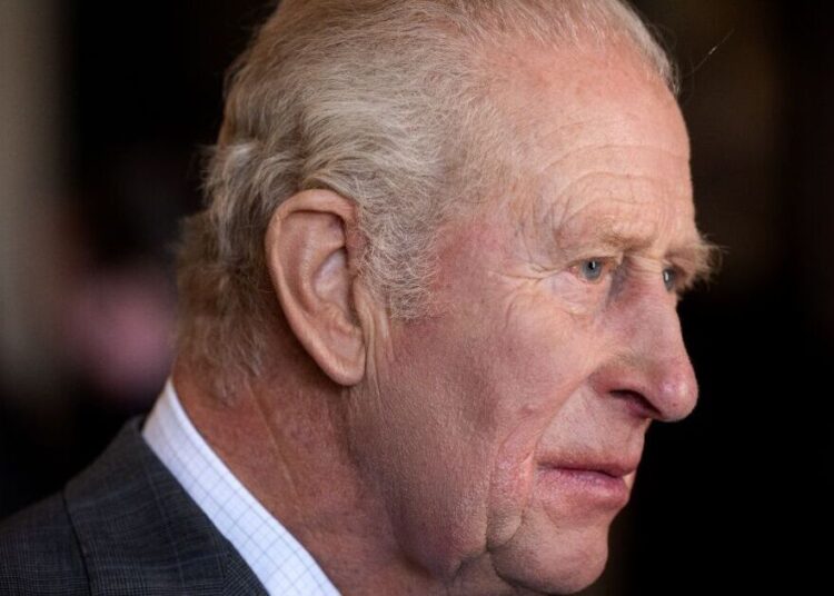 A primeira pergunta do rei Charles para Harry depois que o príncipe ataca Trump | Real | Notícias