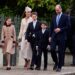 A realeza se uniu na frente unida no serviço religioso de Páscoa no Castelo de Windsor, no primeiro passeio público em família desde a prisão de Andrew