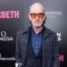 ASSISTIR: Michael Stipe apresenta nova música ‘The Rest Of Ever’ no Colbert Show
